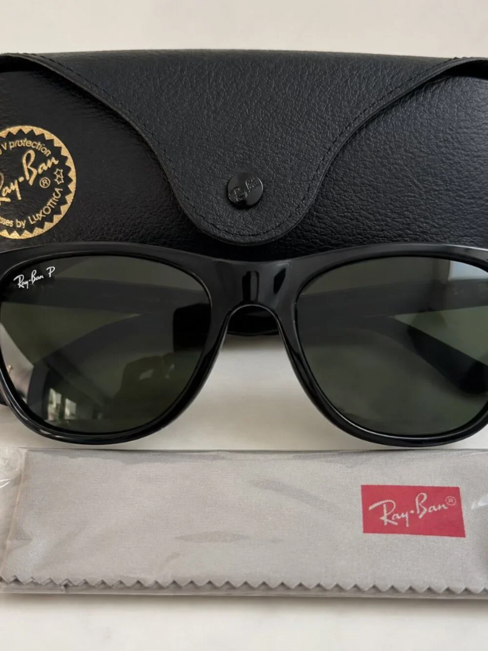 Ray-Ban RB4184 Black Polarized G-15 Green Wayfarer Sunglasses 54mm 601/9A